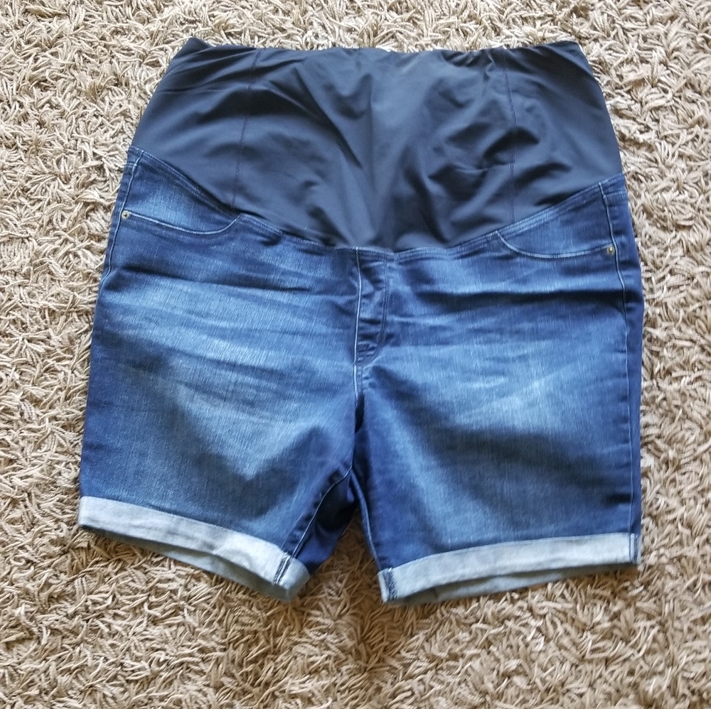 Maternity Bermuda shorts 🤰